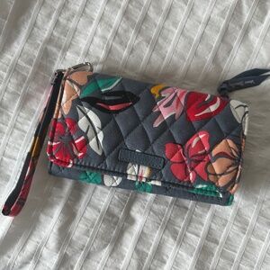 NWOT Vera Bradley Quilted Trifold Wallet Wristlet Gray Floral RFID